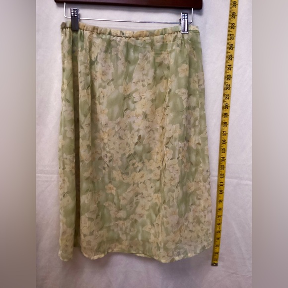 Y2K Requirements Textured Skirt - Picture 2 of 4